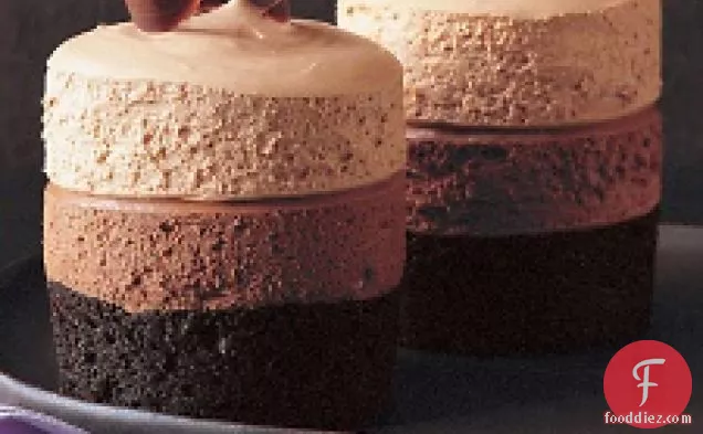 ट्रिपल-चॉकलेट मूस केक