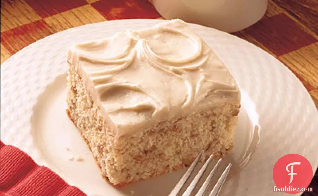 ब्राउन बटर फ्रॉस्टिंग के साथ बटर केक