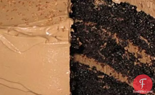 ट्रिपल लेयर चॉकलेट क्रीम केक