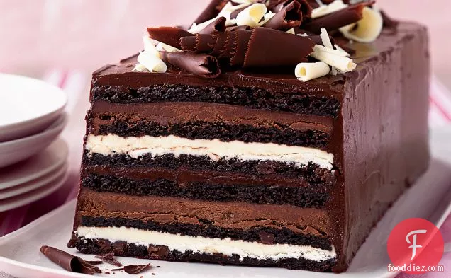 चॉकलेट ट्रफल लेयर केक