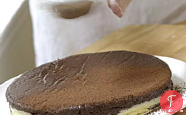 आटा रहित चॉकलेट और वेनिला मार्बल केक