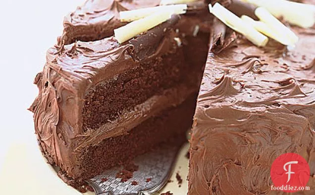 खट्टा-क्रीम चॉकलेट परत केक