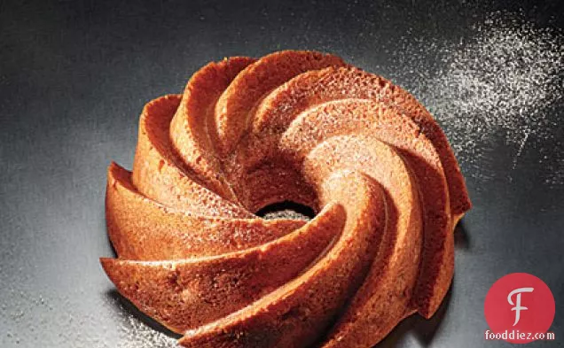 Apple-Cinnamon Bundt Cake