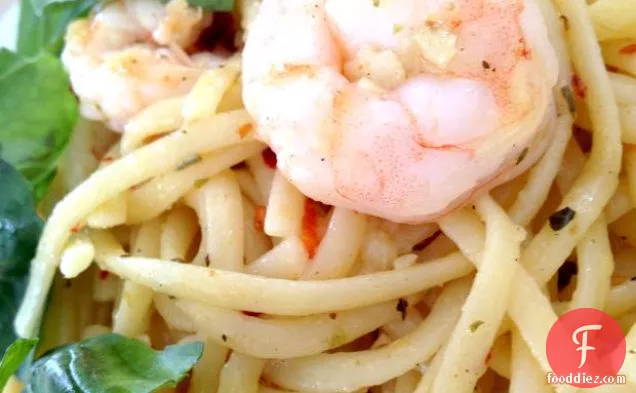 Spicy Shrimp And Spaghetti Aglio Olio (garlic And Oil)