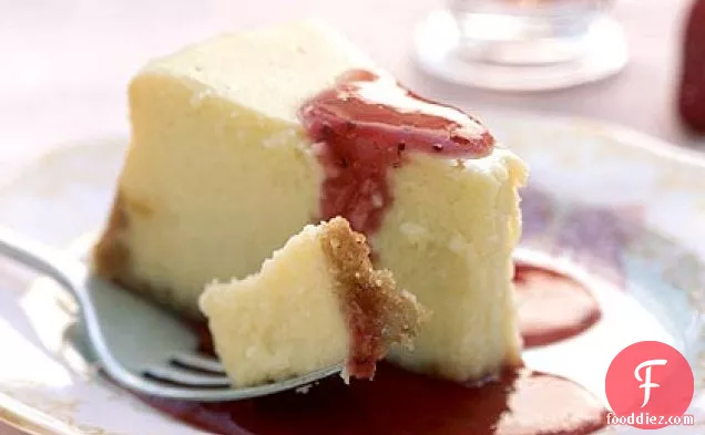 Cheesecake with Fresh Strawberry Sauce