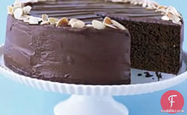 बेस्ट एवर चॉकलेट फज लेयर केक