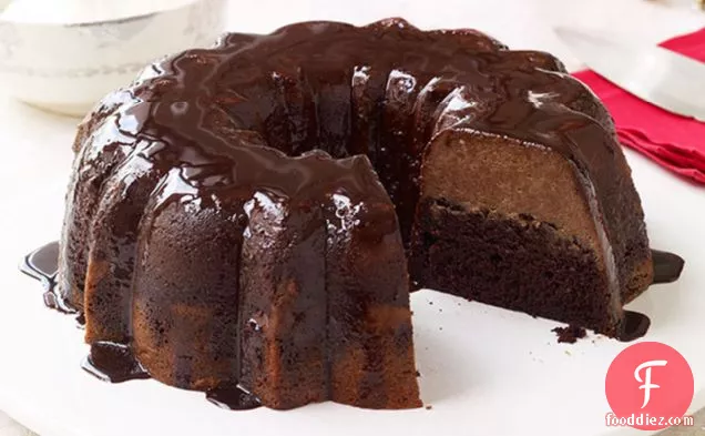 ट्रिपल-चॉकलेट मूस केक