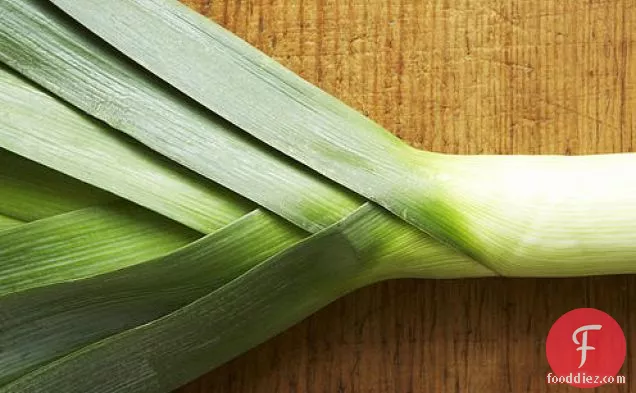 प्रोवेनकल टमाटर सॉस के साथ लाल स्नैपर