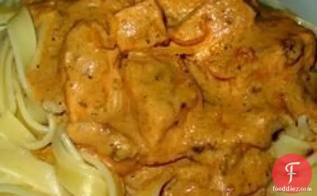 लिंगुइन और साइट्रस क्रीम सॉस के साथ स्नैपर