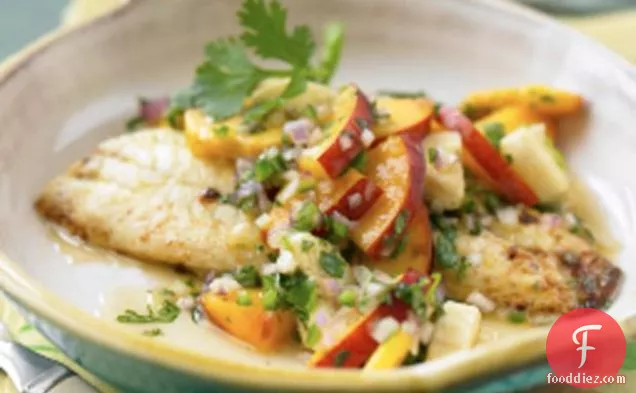 फल साल्सा के साथ मसालेदार लाल स्नैपर