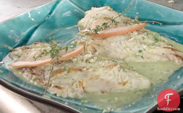 ग्रेपफ्रूट के साथ ग्रिल्ड रेड स्नैपर-थाइम मोजो