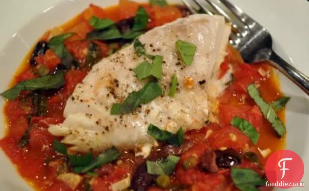 पास्ता के साथ त्वरित ब्रेज़्ड लाल स्नैपर पुट्टनेस्का