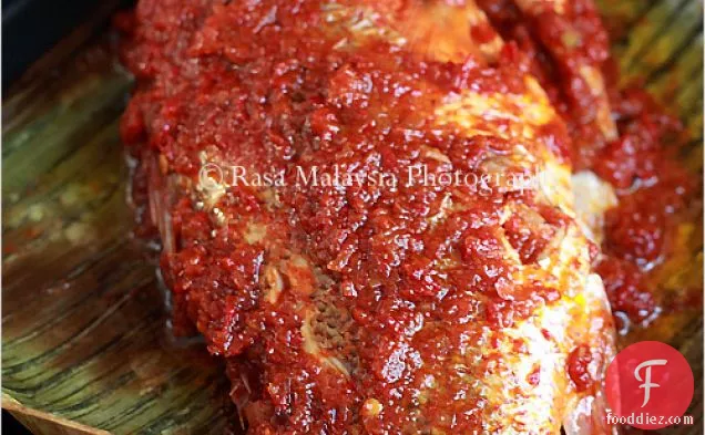 Grilled Fish with Banana Leaf