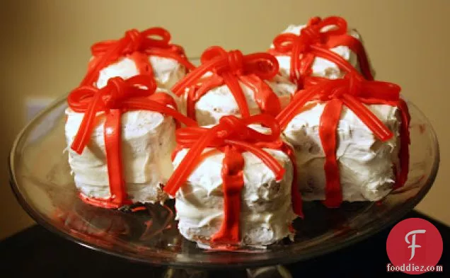 Spice Cake Present Cupcakes