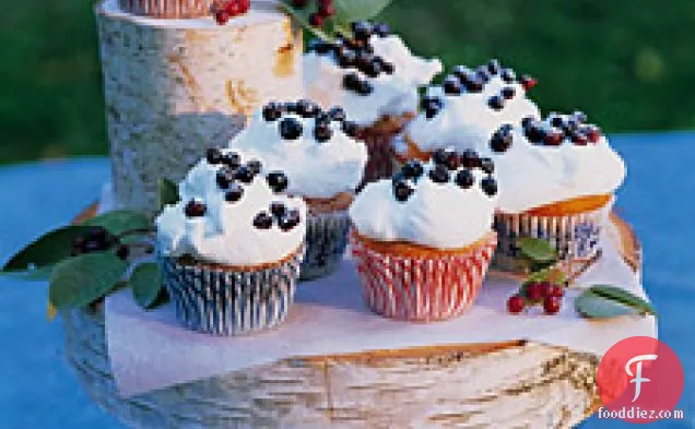 Huckleberry Cupcakes With Sweet Cream