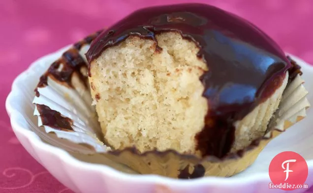 Vanilla Bean Cupcakes With Chocolate Ganache