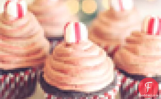 लाल मखमली कप केक डब्ल्यू / क्रीम पनीर