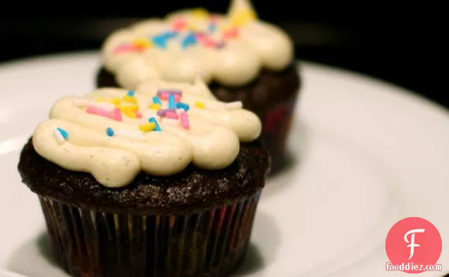 Rich Chocolate Cupcakes With Vanilla Bean Frosting