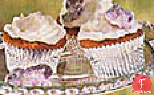 अदरक-क्रीम चीज़ आइसिंग के साथ गाजर कपकेक