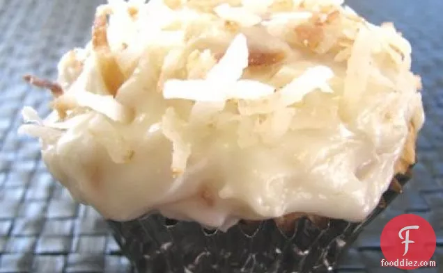 Coconut Cream Cupcakes With Toasted Coconut Cream Cheese Frosting