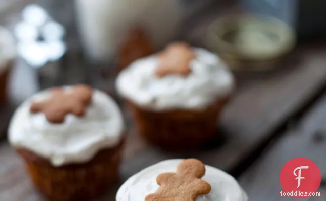 Gingerbread Muffins With Cinnamon Cream Cheese Frosting