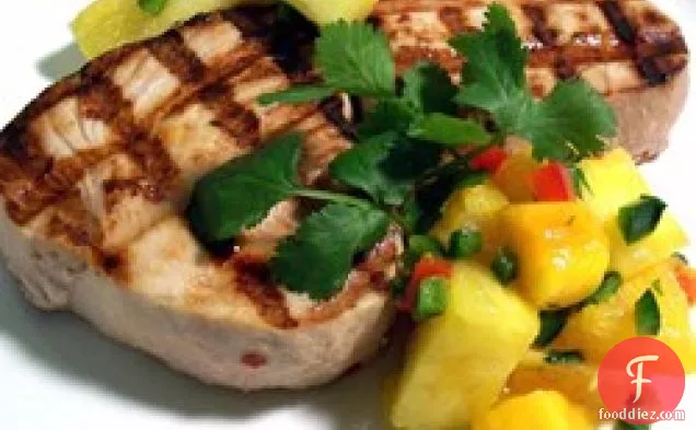 साइट्रस साल्सा के साथ साइट्रस स्वोर्डफ़िश