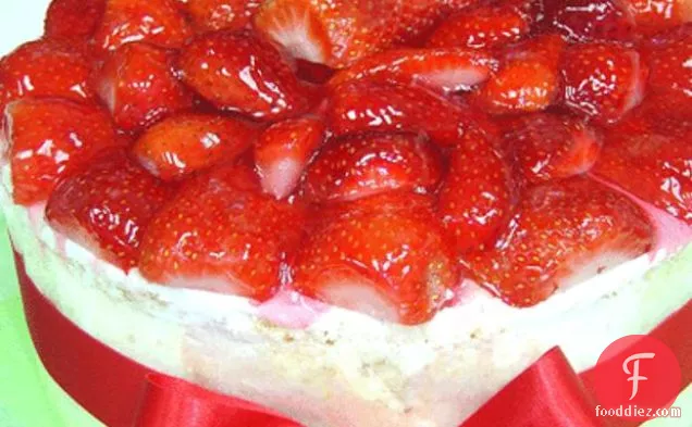 Strawberry Soufflé With Sliced Strawberries