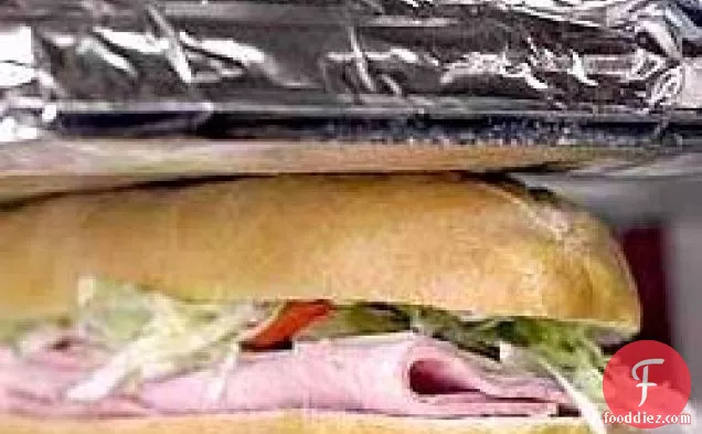 क्लासिक क्यूबन मिडनाइट (मेडियनोच) सैंडविच