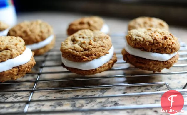 Oatmeal Whoopie Pies