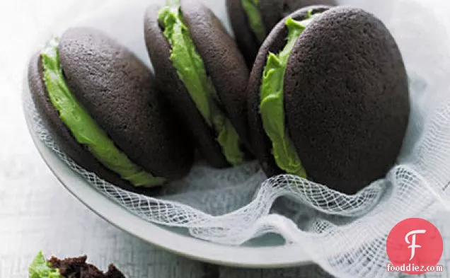 Matcha Whoopie Pies