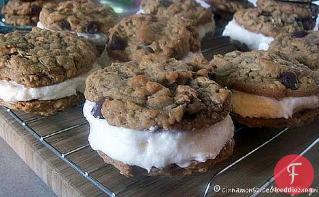Oatmeal Chocolate Chip Whoopie Pies