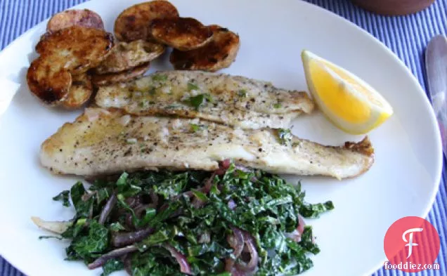 केल और लेमन विनैग्रेट के साथ पैन-सियर तिलपिया