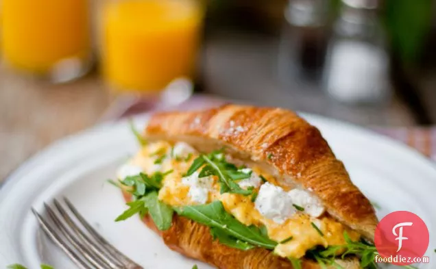 Scrambled Eggs With Goat’s Cheese And Rocket