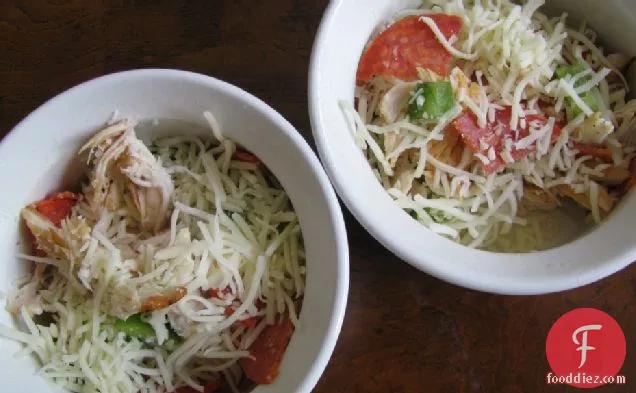 पूरे गेहूं क्रस्ट टॉपिंग के साथ पिज्जा पॉट पाई