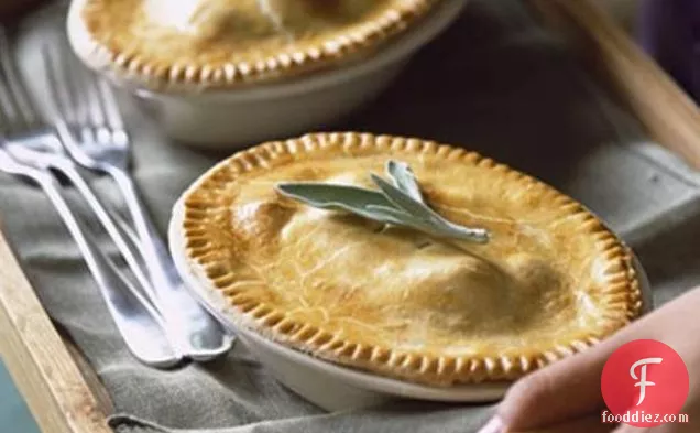 कद्दू और ऋषि पॉट पाई