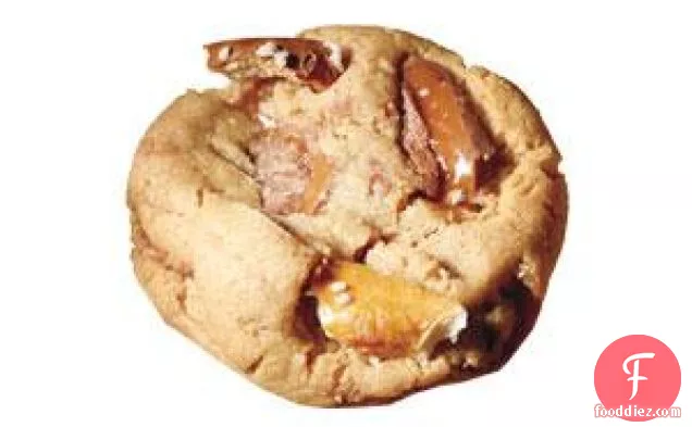 टॉफी-प्रेट्ज़ेल पीनट बटर कुकीज
