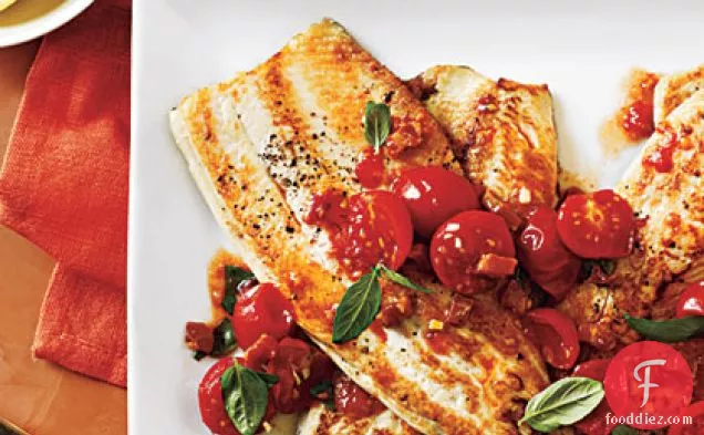 टमाटर तुलसी सौते के साथ पैन-फ्राइड ट्राउट