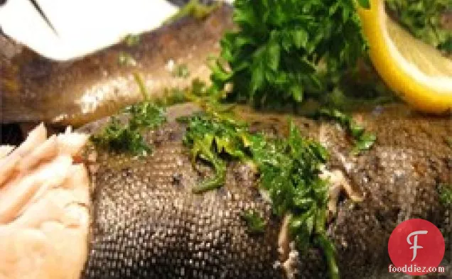 शराब के साथ पन्नी बारबेक्यू ट्राउट