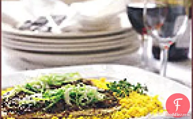 शीटकेक मशरूम पेस्टो के साथ बेक्ड ट्राउट