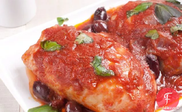 Mediterranean Chicken With Tomatoes, Olives And Herbed White Beans