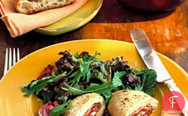 भुना हुआ मिर्च और प्रोसिटुट्टो के साथ उबला हुआ चिकन