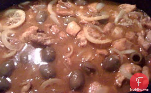 पाइन नट कूसकूस के साथ मोरक्कन स्किलेट चिकन