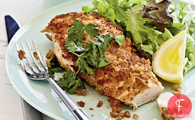 नींबू, अजमोद और अतिरिक्त कुंवारी जैतून के तेल के साथ खस्ता चिकन