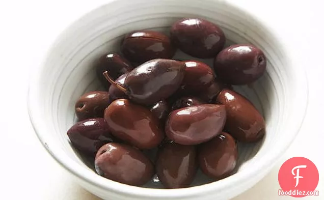 जैतून और एंकोवी के साथ स्किलेट बतख पैर