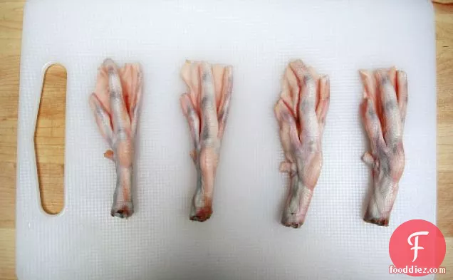 बुरा बिट्स: चोंच से पंजा, चिकन और बतख पैर भाप तक