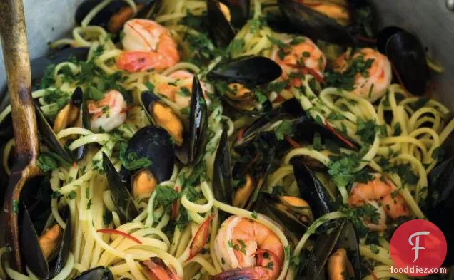 Linguine With Mussels And Prawns