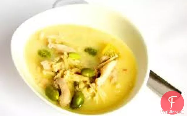 नारियल और हल्दी मछली का सूप