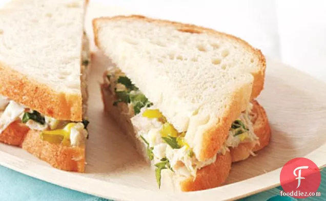 मसालेदार टूना-सलाद सैंडविच