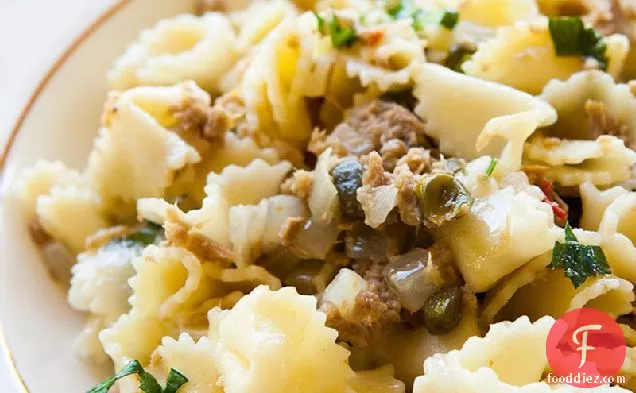 Pasta With Tuna And Capers In White Wine Sauce
