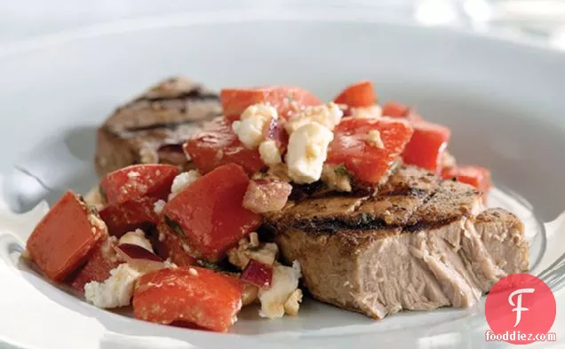 ताजा टमाटर साल्सा के साथ ज़ेस्टी ग्रिल्ड टूना